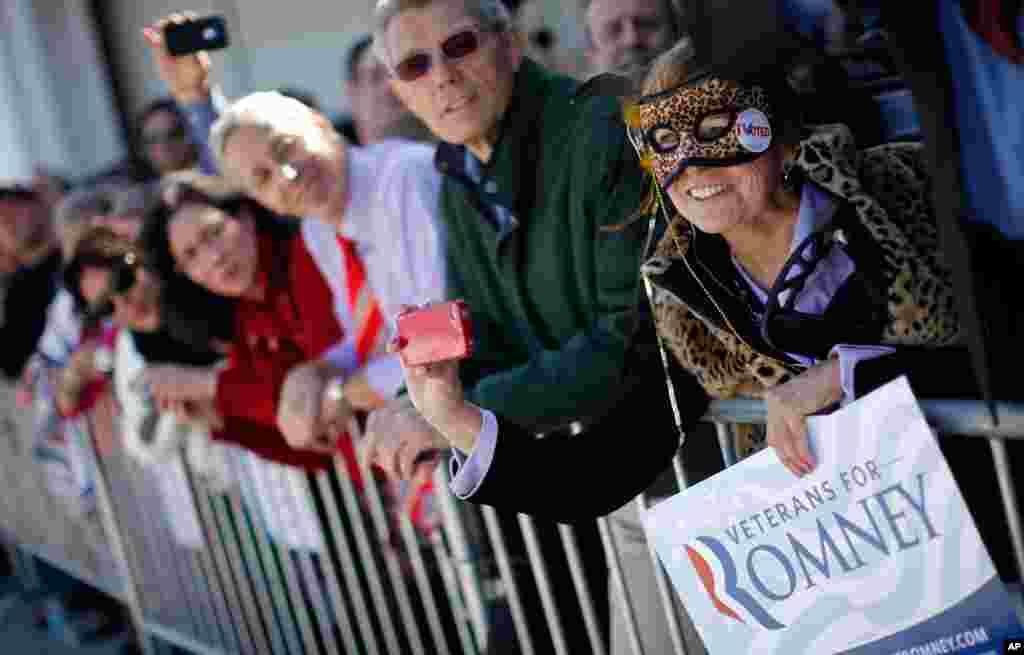 Các ủng hộ viên của ông Mitt Romney tại Tampa, Flordia, ngày 31/10/2012.