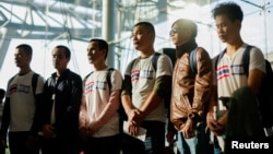 Nhóm công dân Thái Lan đầu tiên được Hamas thả về nước sau khi bị giam giữ gần hai tháng ở Gaza, về đến sân bay Suvarnabhumi ở Bangkok, Thái Lan, vào ngày 30 tháng 11 năm 2023.