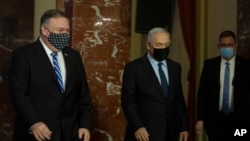 美国国务卿蓬佩奥(左)和以色列总理内塔尼亚胡在耶路撒冷。(2020年11月19日)