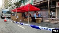 多家香港传媒1月22日报道,港府计划在油麻地围封”指定检测区”,不排除实施”禁足令”,禁止被围封的疫区居民外出。不过,到1月23日凌晨,港府未有公布是否实施禁足令。 (美国之音/汤惠芸)