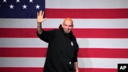 资料照片:宾夕法尼亚州民主党联邦参议员约翰·费特曼(John Fetterman)。