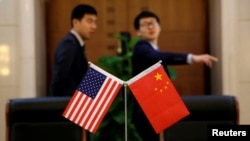 资料照:中国方面为一个签约仪式摆放美中国旗。