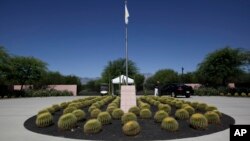 Lối vào khu nghỉ dưỡng Annenberg tại Sunnylands, Rancho Mirage, bang California, nơi sẽ diễn ra cuộc họp giữa Tổng thống Obama và các lãnh đạo 10 nước ASEAN. Khu Sunnylands, nơi tổ chức hội nghị thượng đỉnh ASEAN-Hoa Kỳ, cũng là nơi mà Tổng thống Obama dùng để tiếp đón Chủ tịch Trung Quốc Tập Cận Bình năm 2013.