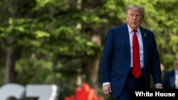 资料照片:美国总统特朗普在加拿大小镇卡纳纳斯基斯参加七国集团峰会(白宫照片 2025年6月16日)