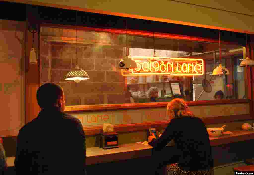 Quán Việt trong trung tâm Sydney. (Ảnh: Bùi Văn Phú)