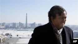 2013년 에릭 슈미트 구글 회장과 함께 평양을 방문 중인 빌 리처드슨 전 뉴멕시코 주지사.