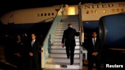 美国国务卿蒂勒森在结束非洲五国之行后在尼日利亚阿布贾登机返回美国。(2018年3月12日)
