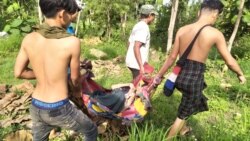 ဖျားနာနတေဲ့ ကယားစစ်ဘေးရှောင်တဦးအား သယ်ယူစဉ်