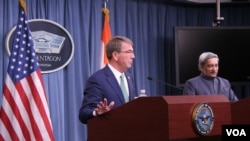 美国国防部长卡特与印度防长帕里卡尔开联合记者会(2016年8月29日,美国之音黎堡拍摄)