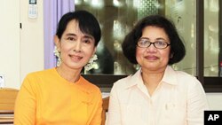 ဒေါ်အောင်ဆန်းစုကြည် နဲ့ ဒေါ်ခင်စိုးဝင်း (ဗွီအိုအေ)