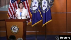 众议院议长佩洛西在国会山的每周新闻发布会上发表讲话。(2021年6月24日)