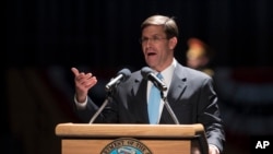 美国陆军部长埃斯珀(资料照)