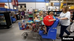2015年,美国阿肯色州一家沃尔玛商店。(资料照片)