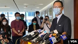 香港公民党法律界立法会议员郭荣铿表示,解决内会主席选举困局,要靠议员集体智慧,包括外国经验的政治协商等方式。 (美国之音/汤惠芸)