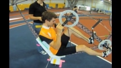 看天下:美大学生试验人动力直升机 看天下:美大学生试验人动力直升机