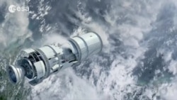 美国万花筒:地球被太空垃圾包围 美国万花筒:地球被太空垃圾包围