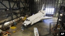 Tàu con thoi Discovery tại Trung tâm Không gian Kennedy của NASA ở bang Florida, ngày 5/4/2012