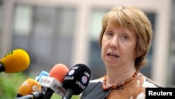 Bà Catherine Ashton, trưởng ban đặc trách chính sách đối ngoại Liên hiệp châu Âu nhận định rằng Ebola là một vụ khủng hoảng chưa từng xảy ra