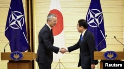 北约秘书长斯托尔滕贝格与日本首相岸田文雄在东京举行联合记者会。(2023年1月31日)