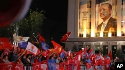 埃尔多安支持者2018年6月24日晚庆祝大选胜利(美联社)