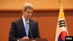 美国国务卿克里访问韩国(美国之音莉雅拍摄)
