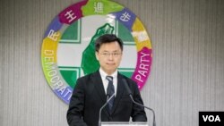 民进党中国事务部主任赵天麟重申两岸关系上的主张。(美国之音记者方正拍摄)