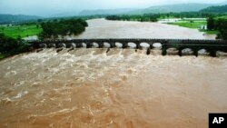 Cầu sập ở Ấn Độ.