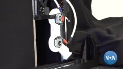 英语视频:可以学习独立行走的机器人 英语视频:可以学习独立行走的机器人