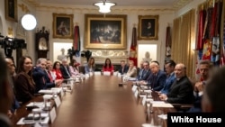 特朗普8月26日在白宫举行的内阁会议上对中国学生来美国留学的政策作了进一步阐述。