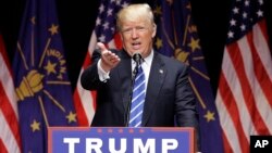 Ứng cử viên tổng thống của đảng Cộng hòa Donald Trump phát biểu trong một cuộc vận động tranh cử tại Evansville, Indiana.