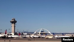 2013年2月20日洛杉矶国际机场和指挥塔