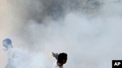 开罗警民冲突,警察施放催泪瓦斯