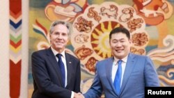 2024年8月1日,美国国务卿安东尼·布林肯(Antony Blinken)在乌兰巴托与蒙古总理奥云额尔登(Luwsannamsrai Oyun-Erdene)会晤。