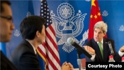 美国务卿克里会见中国媒体人(网络图片)