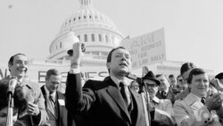 离任的参议员抨击美国毒化的政治对话氛围 离任的参议员抨击美国毒化的政治对话氛围