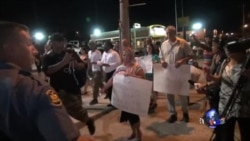 弗格森街头现场:示威持续众说纷纭 弗格森街头现场:示威持续众说纷纭