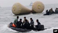 Chiếc phà 6.800 tấn bị lật giết chết 304 người, phần lớn là các học sinh trung học hồi tháng 4.