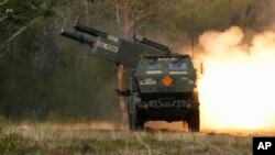 Paket bantuan AS untuk Ukraina akan mencakup amunisi artileri untuk Sistem Roket Artileri Mobilitas Tinggi (HIMARS) seperti di atas (foto: dok).
