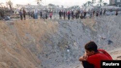 以色列空袭了加沙南部一个为流离失所的巴勒斯坦人所设置的帐篷营地,造成65人死伤。(路透社:2024年9月10日)