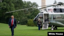 2025年7月13日，美国总统唐纳德·特朗普在白宫南草坪上。