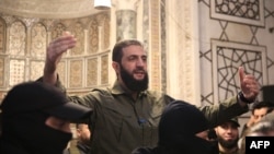叙利亚沙姆解放组织领导人乔拉尼在首都大马士革一座清真寺对民众讲话。(2024年12月8日)