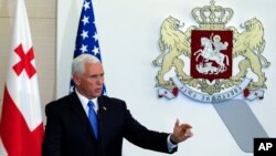 Phó Tổng thống Mỹ Mike Pence tại cuộc họp báo ở Tbilisi, Gruzia, 1/8/2017