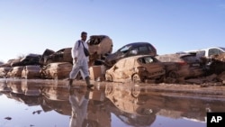 西班牙2023年10月遭遇严重洪灾,多个地区基础设施受损,政府救灾行动受到广泛批评。(美联社:2024年11月12日)