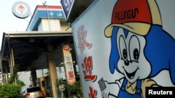 资料照:台湾台北街头的一个中油公司的加油站 (2018年8月10日)