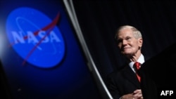 资料照片:美国国家航空航天局(NASA)局长纳尔逊在航天局总部参加记者会。(2023年9月14日)