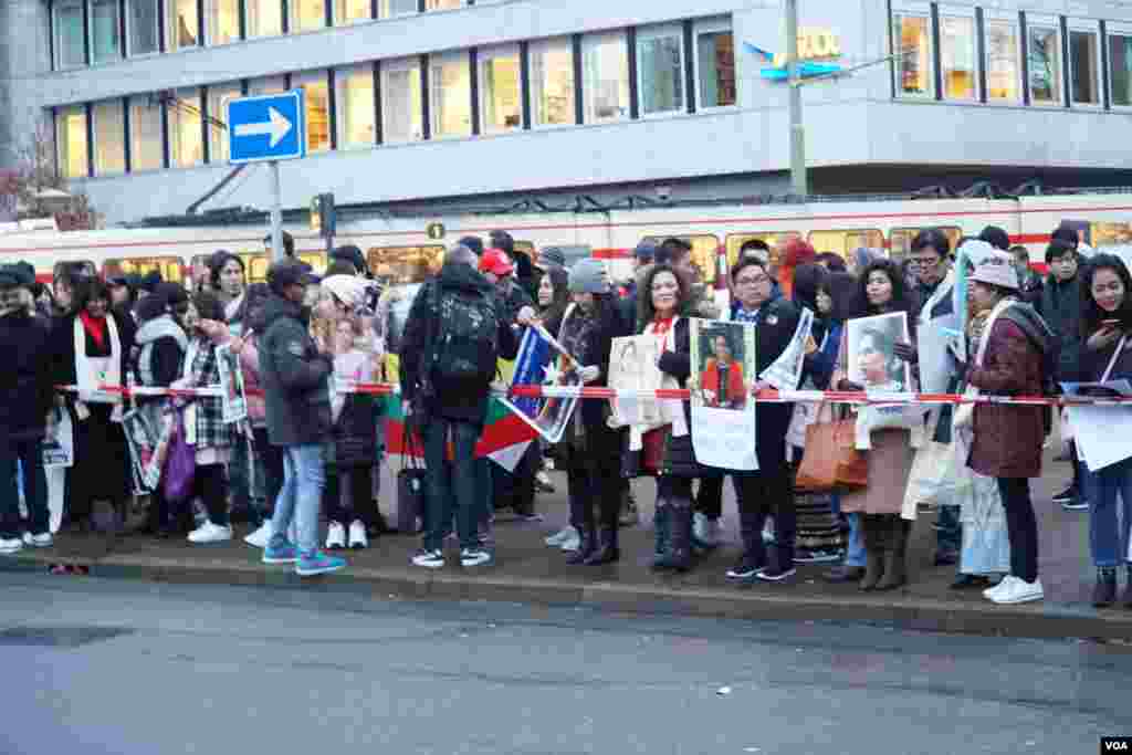 Daw Aung San Suu Kyi's supporters at ICJ