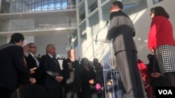 在美国国务院主办的一场践行美国对国际宗教自由承诺的活动上,布朗巴克对与会者讲话(美国之音萧雨拍摄)