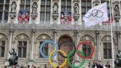 奥运五环旗抵达法国巴黎。(2021年10月8日)