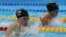 Lilly King, trái, và Yulia Efimova trong trận chung kết bơi ếch 100 mét nữ tại Olympic 2016 ở Rio de Janeiro, Brazil, 8/8/2016.