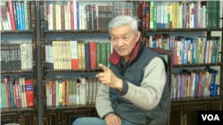 解放军总政治部退休军官刘家驹接受美国之音北京分社采访谈中国军队腐败(美国之音东方拍摄)